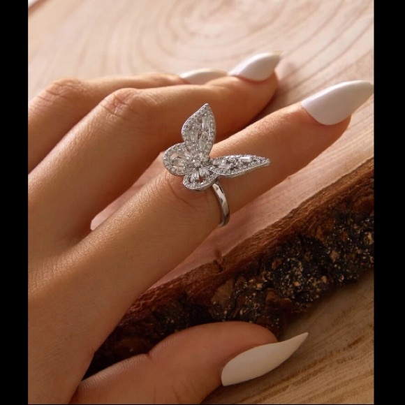 🦋Crystal Butterfly Statement Ring, Great Quality - Picture 1 of 5